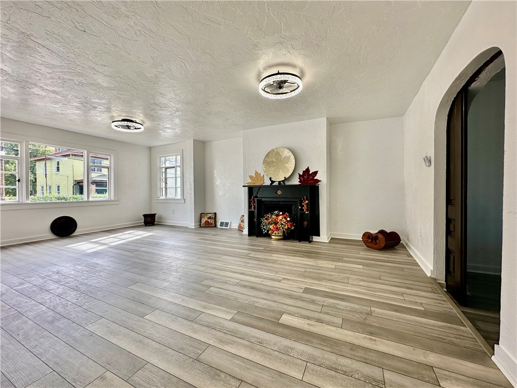 New Brighton, Pennsylvania 15066, United States, 5 Bedrooms Bedrooms, ,2 BathroomsBathrooms,Residential,Active,227701