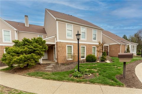 Photo of 410 Royal Ct, Pittsburgh, PA 15234 (MLS # 1744900)
