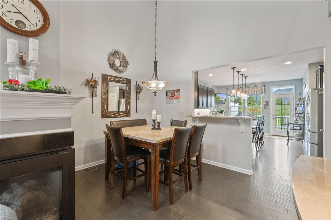 Cecil, Pennsylvania 15317, United States, 4 Bedrooms Bedrooms, ,4 BathroomsBathrooms,Residential,Contingent,125055