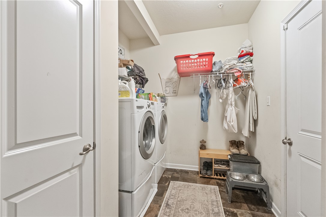 Cecil, Pennsylvania 15317, United States, 4 Bedrooms Bedrooms, ,4 BathroomsBathrooms,Residential,Contingent,125055