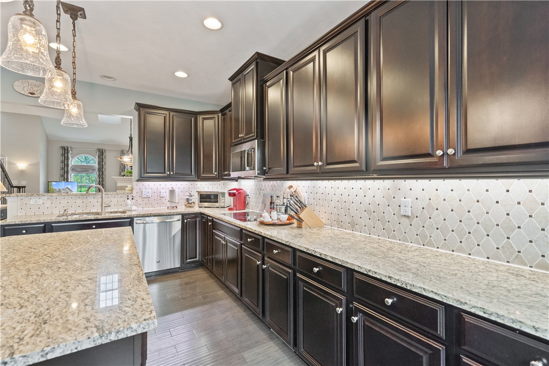 Cecil, Pennsylvania 15317, United States, 4 Bedrooms Bedrooms, ,4 BathroomsBathrooms,Residential,Contingent,125055