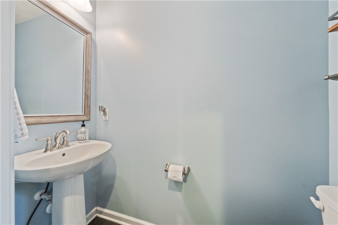 Cecil, Pennsylvania 15317, United States, 4 Bedrooms Bedrooms, ,4 BathroomsBathrooms,Residential,Contingent,125055