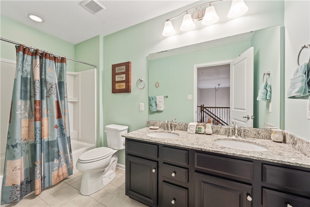 Cecil, Pennsylvania 15317, United States, 4 Bedrooms Bedrooms, ,4 BathroomsBathrooms,Residential,Contingent,125055