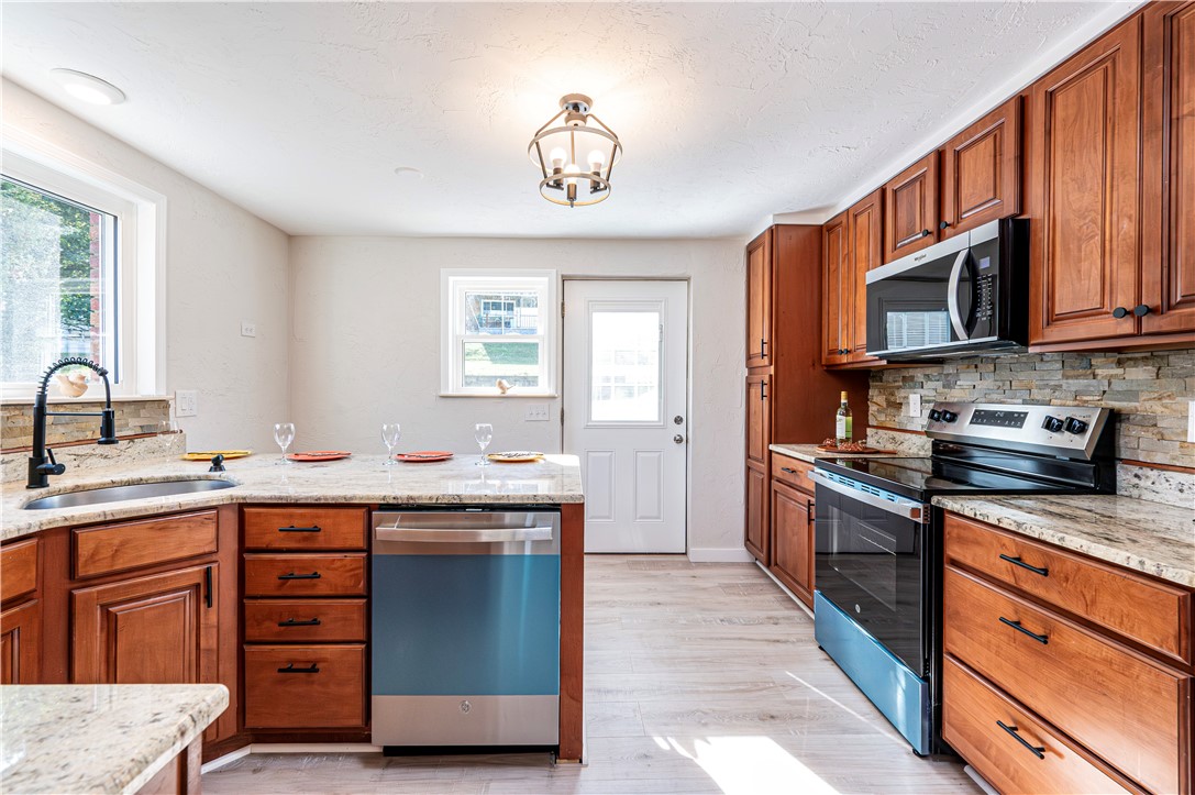 Hempfield Twp, Pennsylvania 15639, United States, 3 Bedrooms Bedrooms, ,2 BathroomsBathrooms,Residential,Active,221748