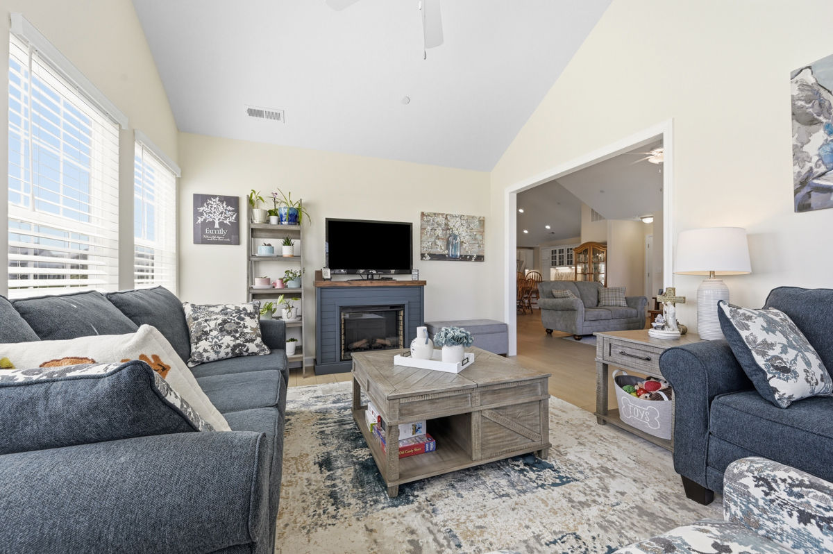 1042 Forest Oaks Drive