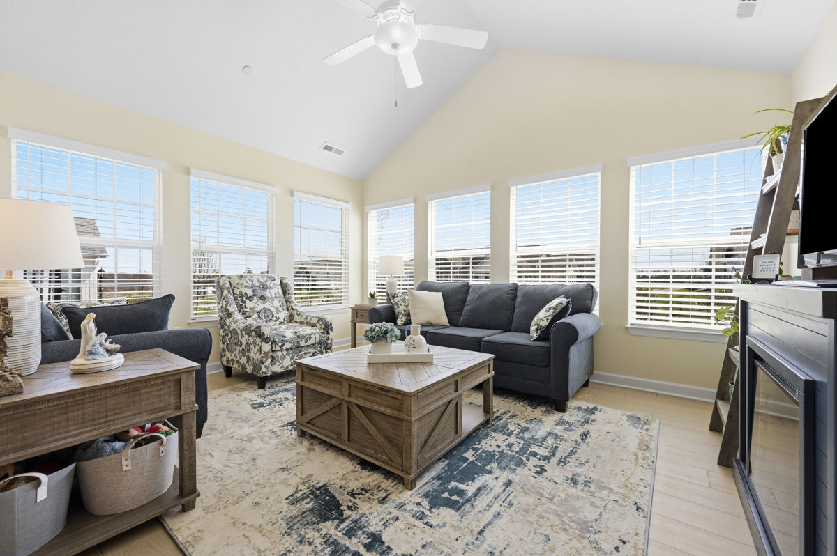 1042 Forest Oaks Drive