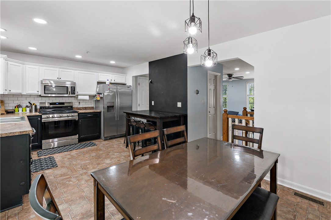 North Strabane, Pennsylvania 15317, United States, 3 Bedrooms Bedrooms, ,3 BathroomsBathrooms,Residential,Active,223218