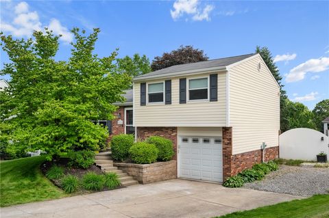 616 Meade Dr Moon/Crescent Twp PA 15108