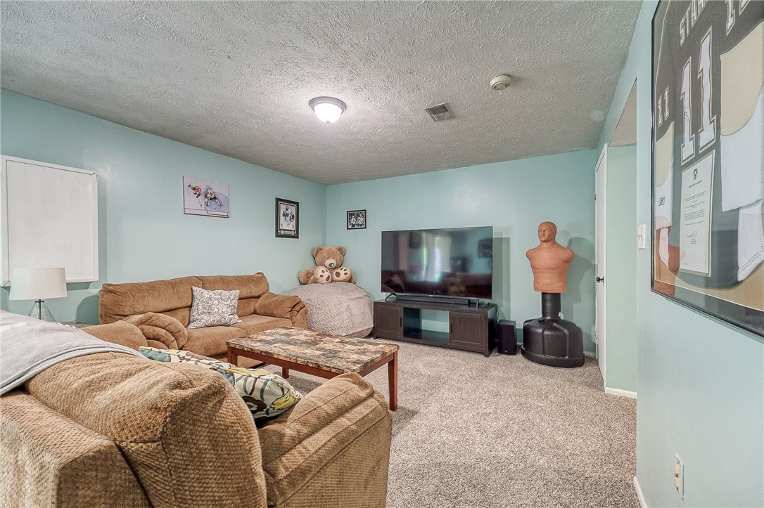 Cranberry Twp, Pennsylvania 16066, United States, 3 Bedrooms Bedrooms, ,4 BathroomsBathrooms,Residential,Active,152758