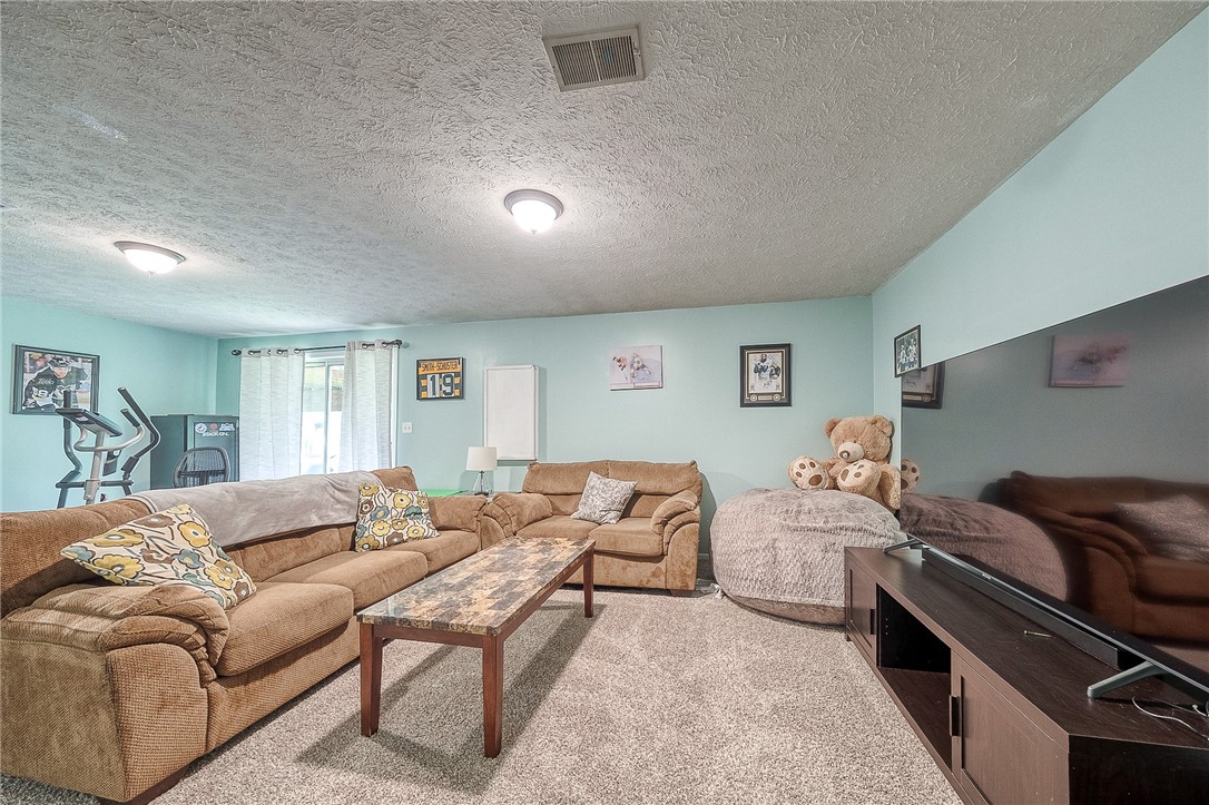 Cranberry Twp, Pennsylvania 16066, United States, 3 Bedrooms Bedrooms, ,4 BathroomsBathrooms,Residential,Active,152758