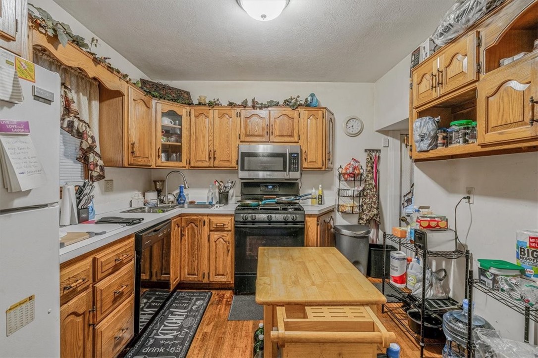 Aliquippa, Pennsylvania 15001, United States, 3 Bedrooms Bedrooms, ,2 BathroomsBathrooms,Residential,Active,218216