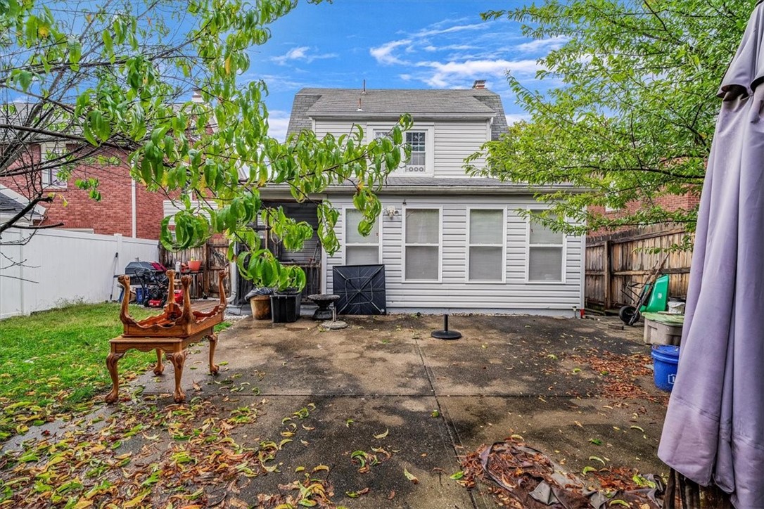 Aliquippa, Pennsylvania 15001, United States, 3 Bedrooms Bedrooms, ,2 BathroomsBathrooms,Residential,Active,218216