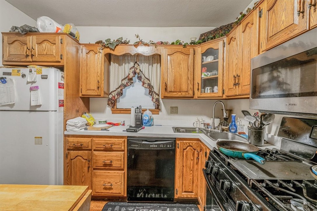 Aliquippa, Pennsylvania 15001, United States, 3 Bedrooms Bedrooms, ,2 BathroomsBathrooms,Residential,Active,218216