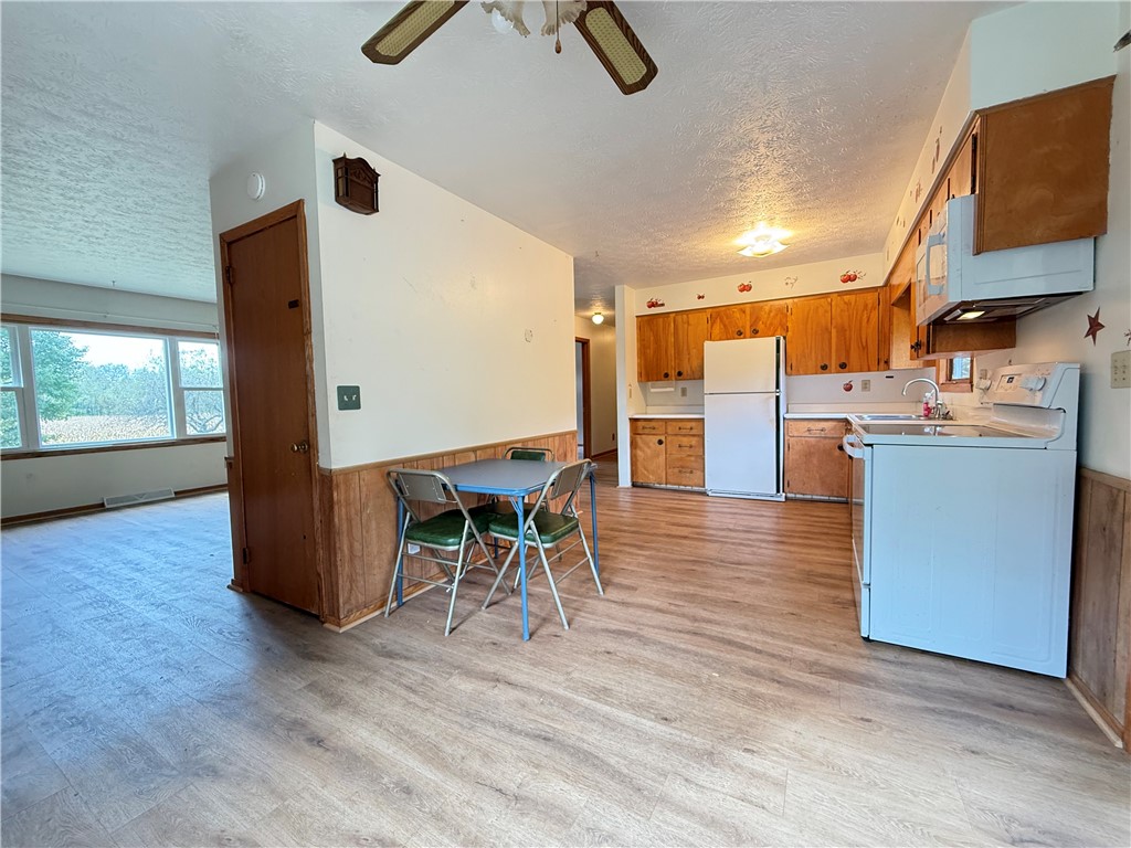 Perry Twp, Pennsylvania 16130, United States, 3 Bedrooms Bedrooms, ,1 BathroomBathrooms,Residential,Active,217072