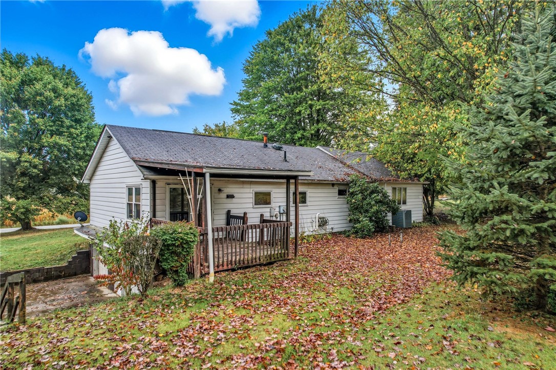 Perry Twp, Pennsylvania 16130, United States, 3 Bedrooms Bedrooms, ,1 BathroomBathrooms,Residential,Active,217072