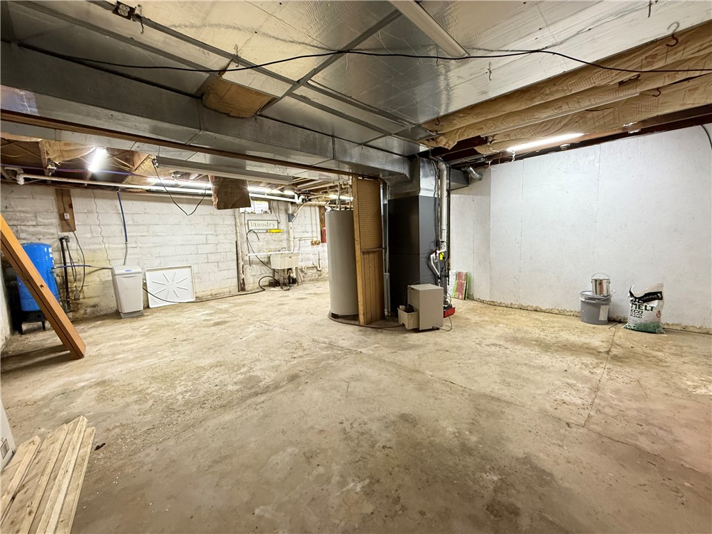 Perry Twp, Pennsylvania 16130, United States, 3 Bedrooms Bedrooms, ,1 BathroomBathrooms,Residential,Active,217072