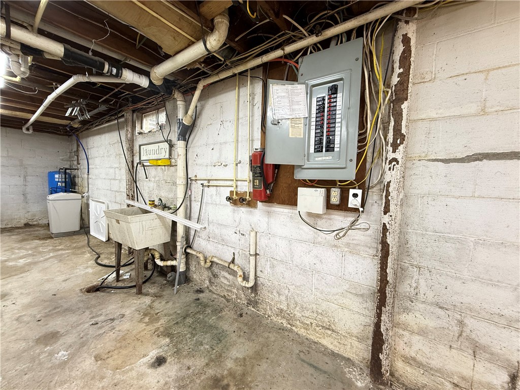 Perry Twp, Pennsylvania 16130, United States, 3 Bedrooms Bedrooms, ,1 BathroomBathrooms,Residential,Active,217072