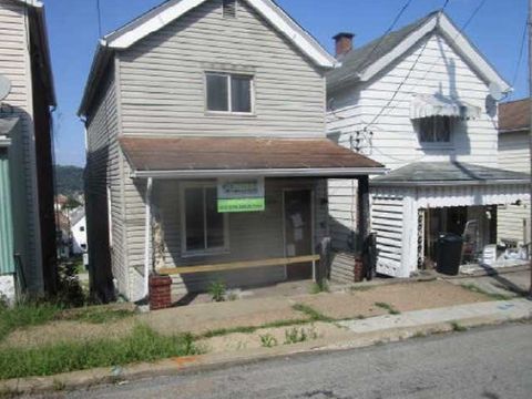 314 1/2 Lowell St Vandergrift PA 15690