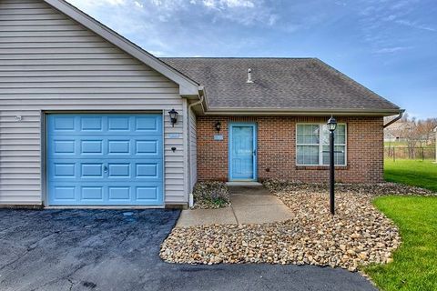 Photo of 216 Draw Bridge Ct, Greensburg, PA 15601 (MLS # 1746517)