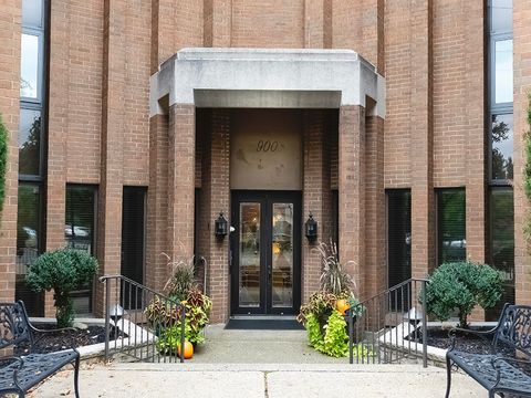 Photo of 900 Washington Rd #512, Pittsburgh, PA 15228 (MLS # 1726892)