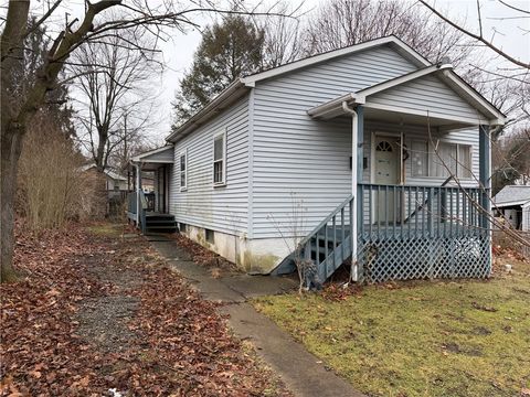 Photo of 935 Maiden Ln, New Kensington, PA 15068 (MLS # 1743210)