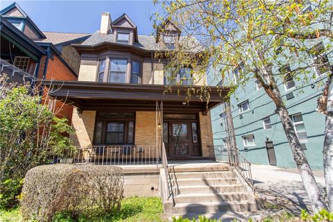 1135 N Saint Clair Highland Park PA 15206