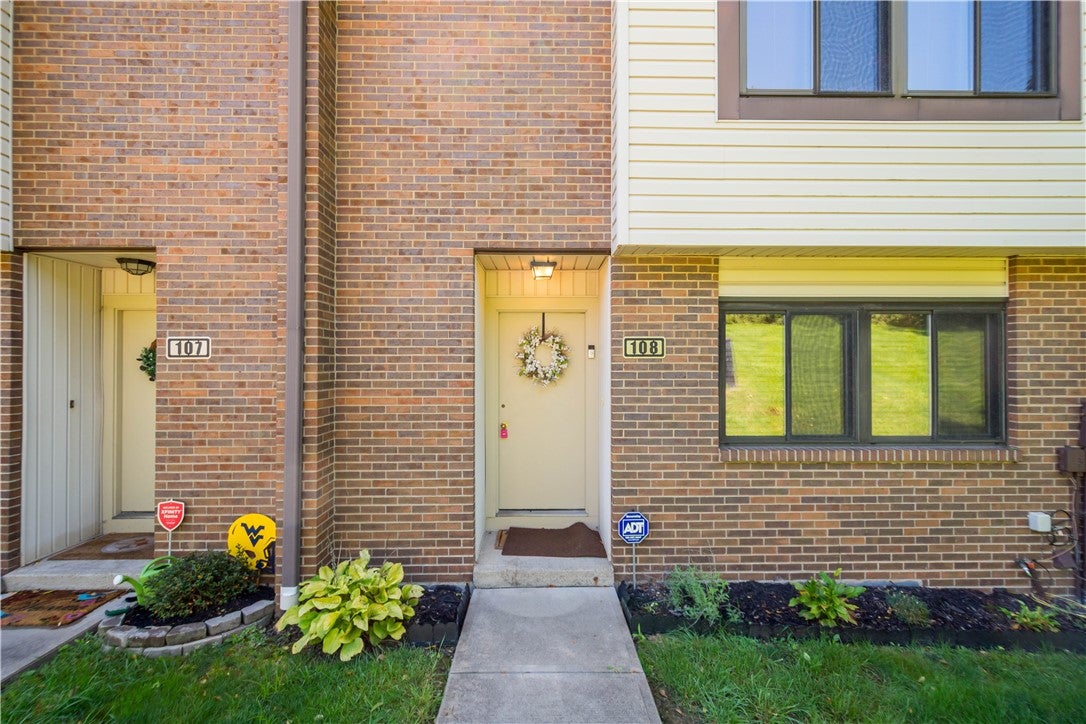 108 Springwater Ct