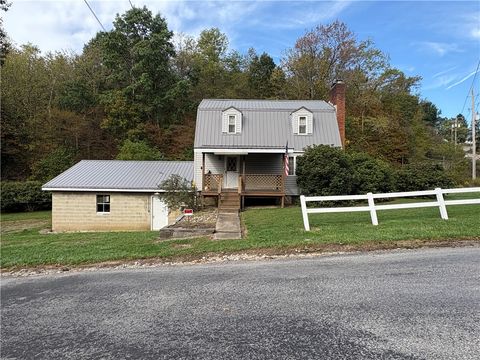 Photo of 121 Dons Rd, New Bethlehem, PA 16242 (MLS # 1724368)