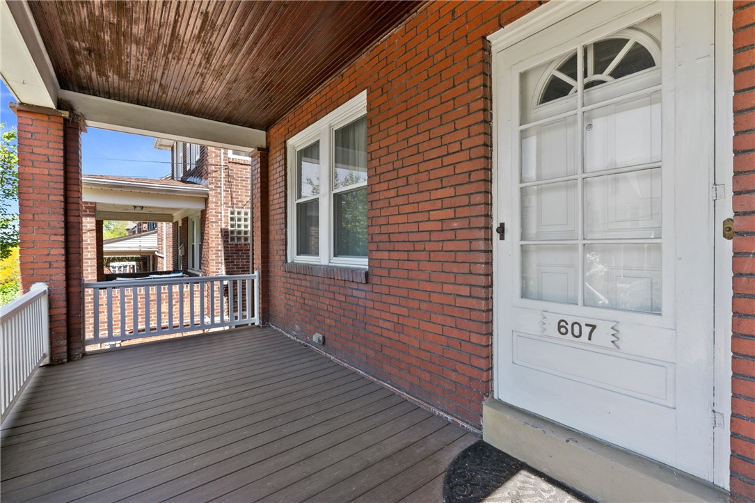 607 HASTINGS
