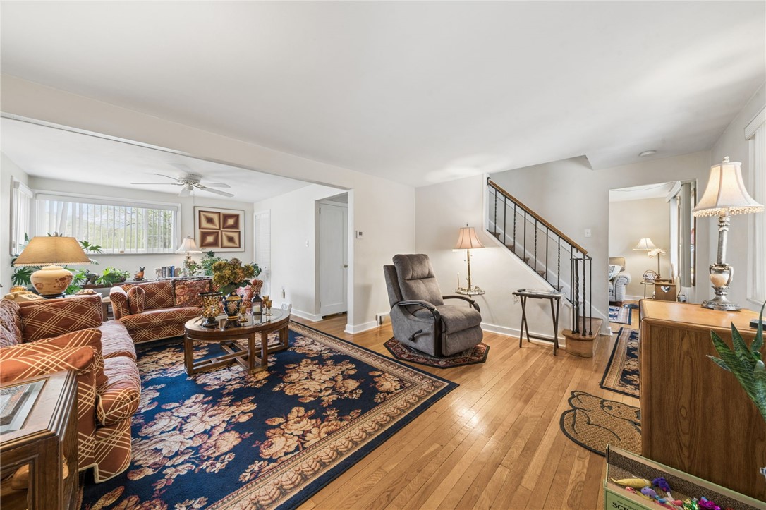 704 Macfarlane Dr
