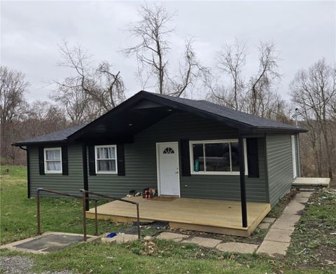 Photo of 504 Queenstown Rd, Karns City, PA 16041 (MLS # 1729773)