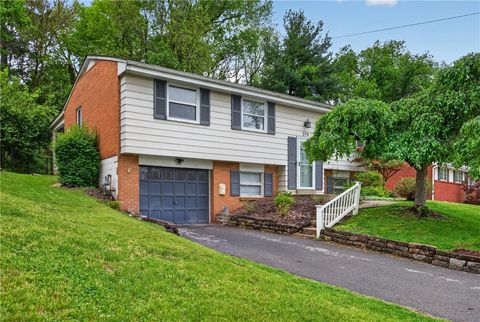 Photo of 279 Woodridge Dr, Carnegie, PA 15106 (MLS # 1752585)