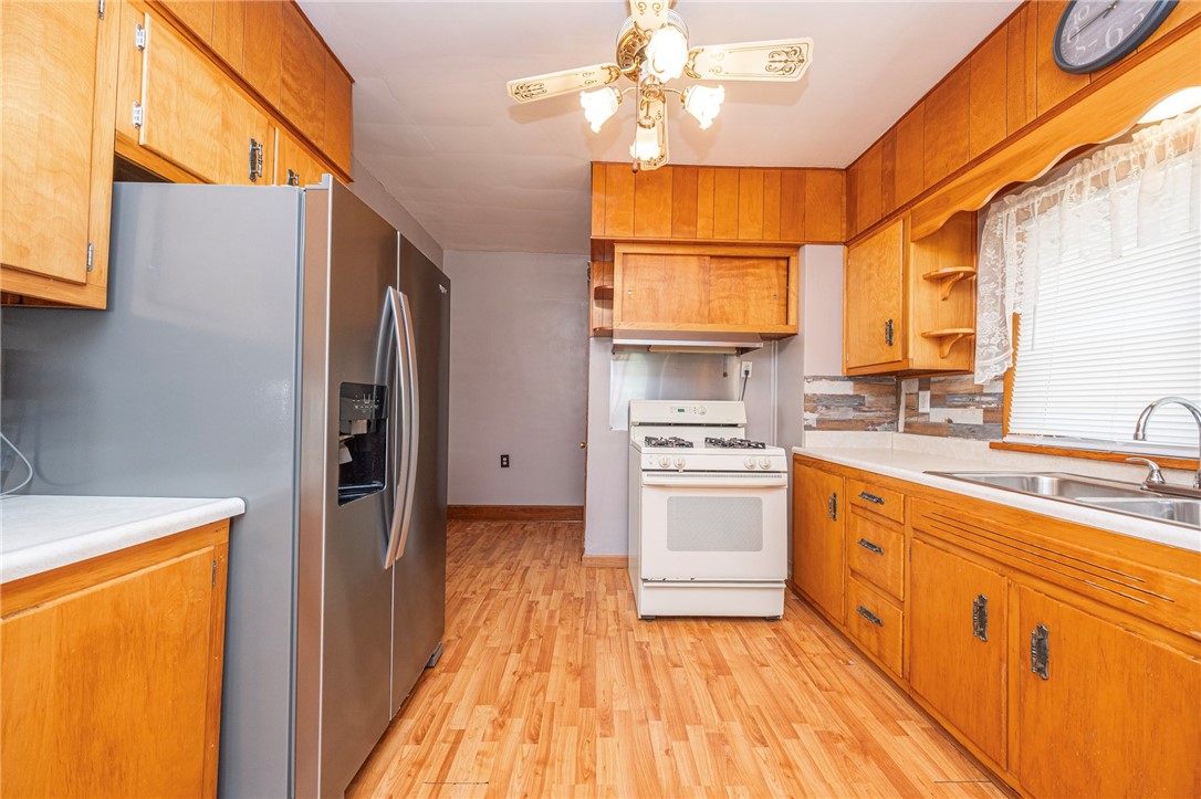 Ellwood City, Pennsylvania 16117, United States, 3 Bedrooms Bedrooms, ,3 BathroomsBathrooms,Residential,Active,168111