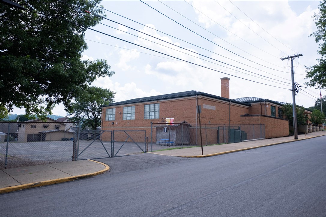 Ellwood City, Pennsylvania 16117, United States, 3 Bedrooms Bedrooms, ,3 BathroomsBathrooms,Residential,Active,168111