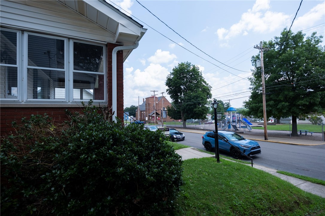 Ellwood City, Pennsylvania 16117, United States, 3 Bedrooms Bedrooms, ,3 BathroomsBathrooms,Residential,Active,168111