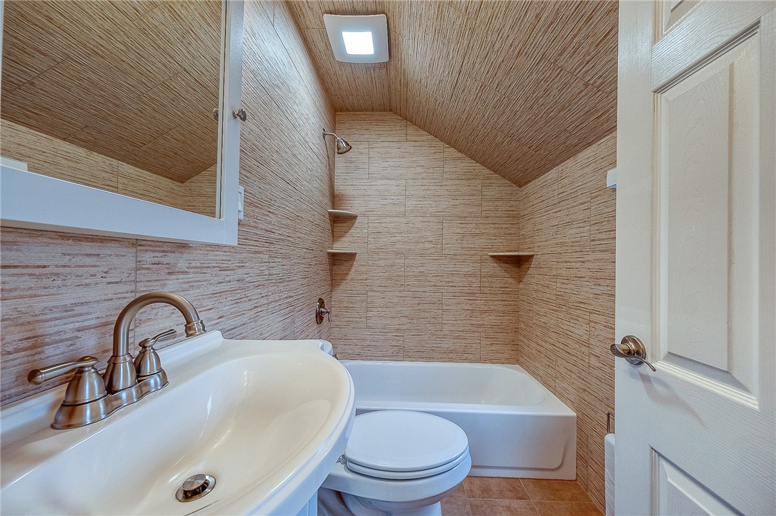 Ross Twp, Pennsylvania 15229, United States, 3 Bedrooms Bedrooms, ,2 BathroomsBathrooms,Residential,Contingent,25864