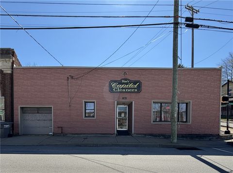 Photo of 304 Center Ave, Butler, PA 16001 (MLS # 1747385)