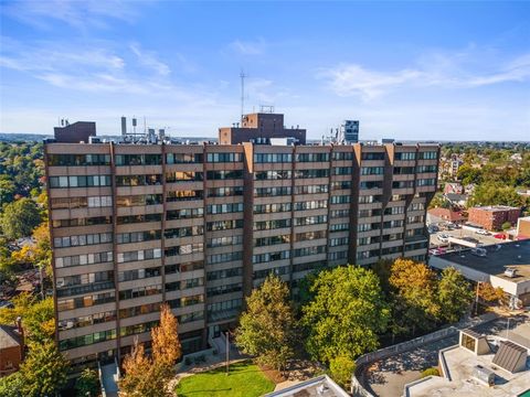 Photo of 750 Washington Rd #1006, Pittsburgh, PA 15228 (MLS # 1725546)