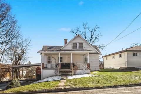 Photo of 477 W Fairview St, Somerset, PA 15501 (MLS # 1741732)