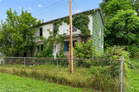 Homes For Sale - 7 Short St St<br/> Franklin, PA 15480