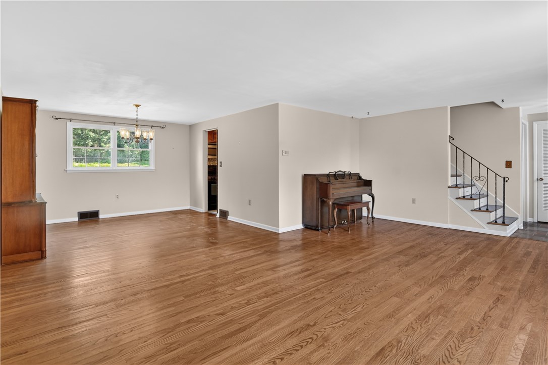 1155 Greenbriar Rd