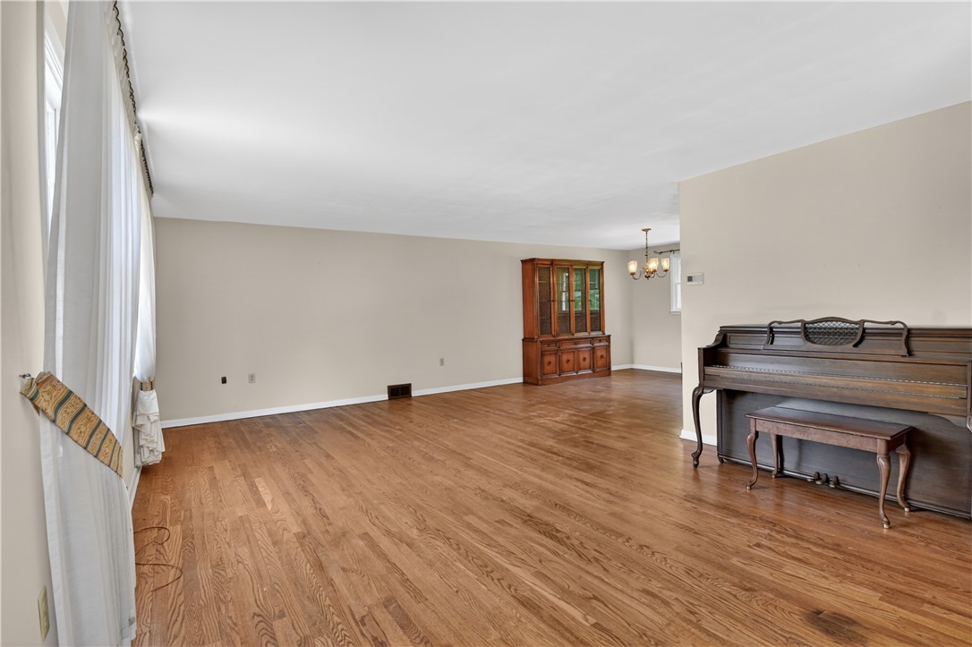 1155 Greenbriar Rd