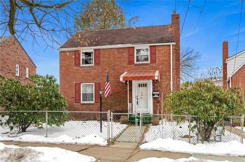 Photo of 765 4th St, Oakmont, PA 15139 (MLS # 1739902)