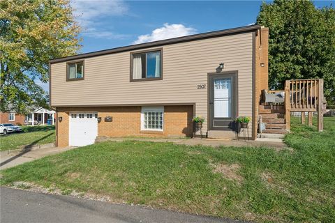 Photo of 2507 Spinneweber St, Pittsburgh, PA 15227 (MLS # 1725609)