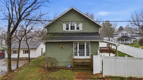 Photo of 1415 W Grant St, New Castle, PA 16101 (MLS # 1744252)