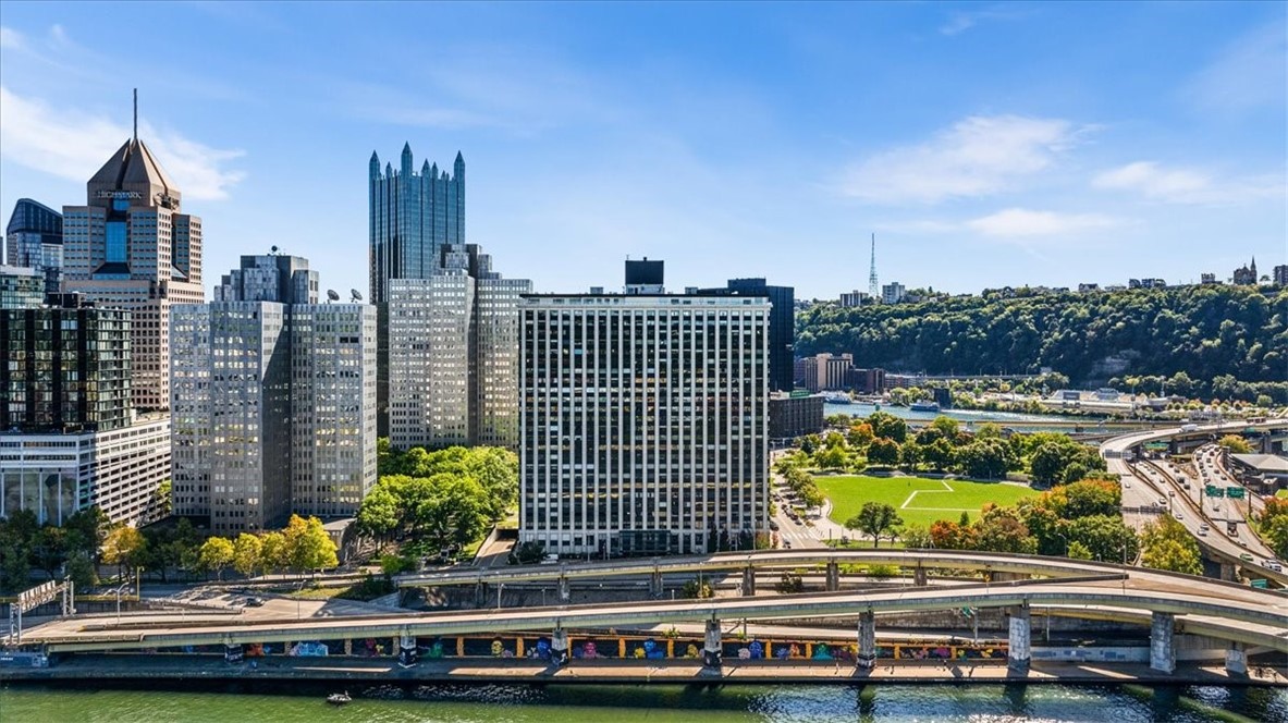 320 Fort Duquesne Blvd 4G