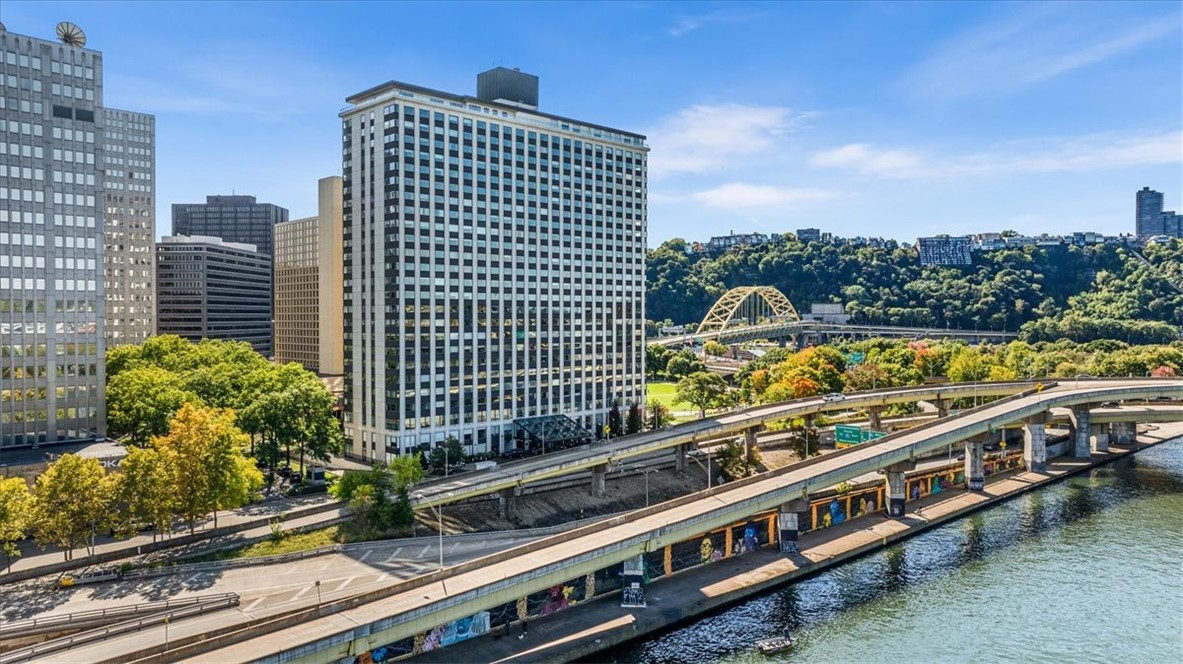 320 Fort Duquesne Blvd 4G