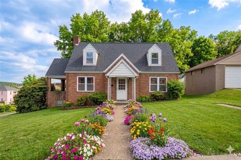 114 S 8th St Youngwood PA 15697