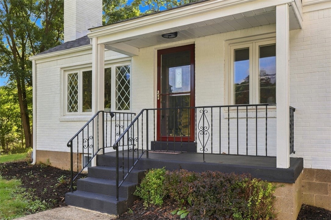 160 Gateway Ave