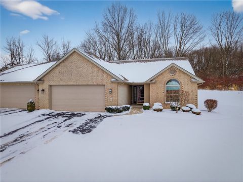Photo of 93 Fields Dr, New Castle, PA 16101 (MLS # 1737278)